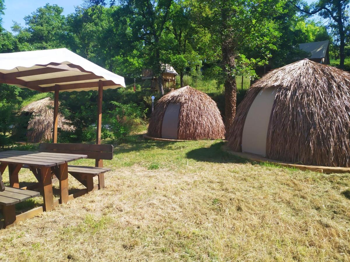 אלבון Camping Domaine De Senaud מראה חיצוני תמונה