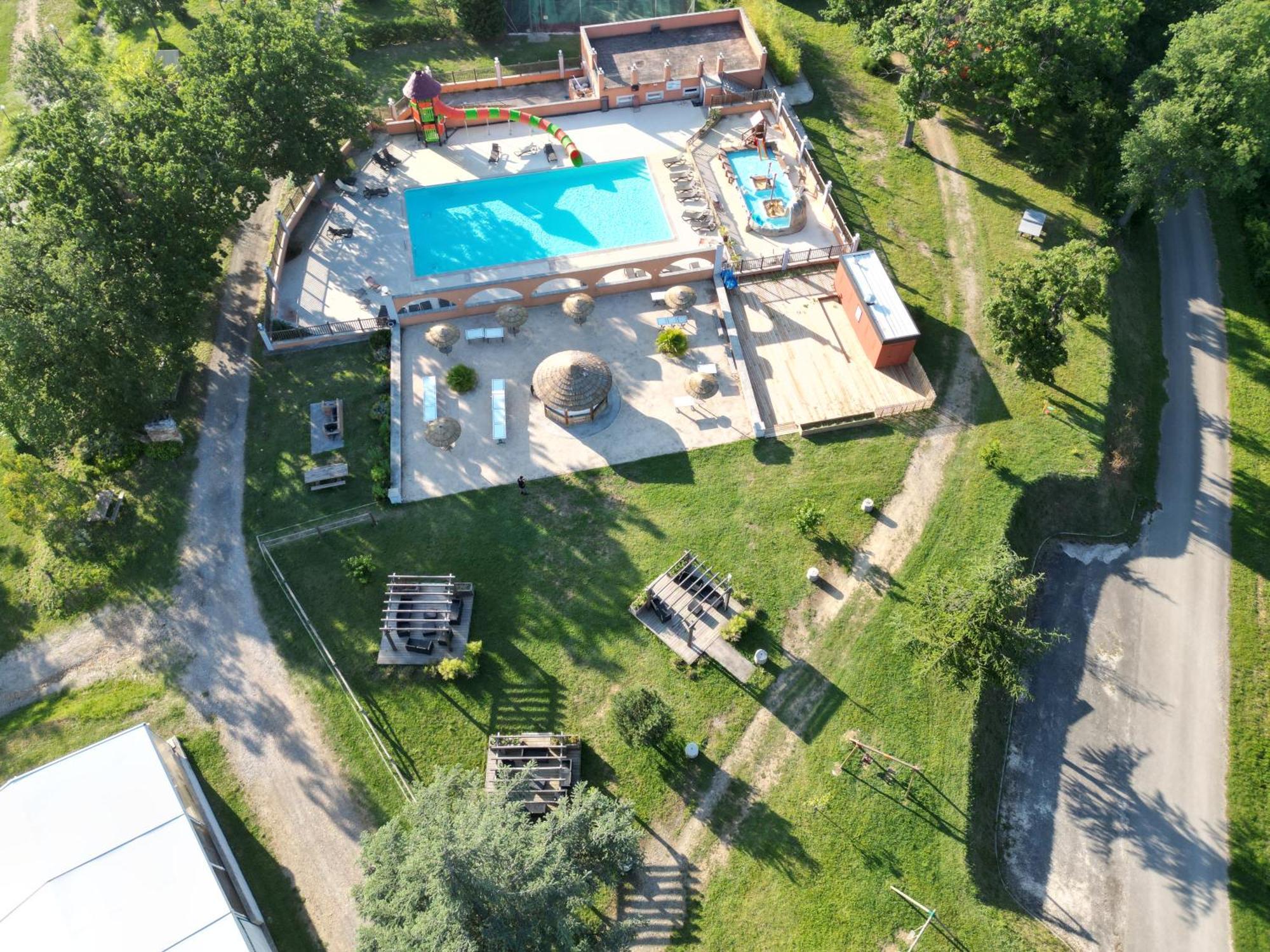אלבון Camping Domaine De Senaud מראה חיצוני תמונה