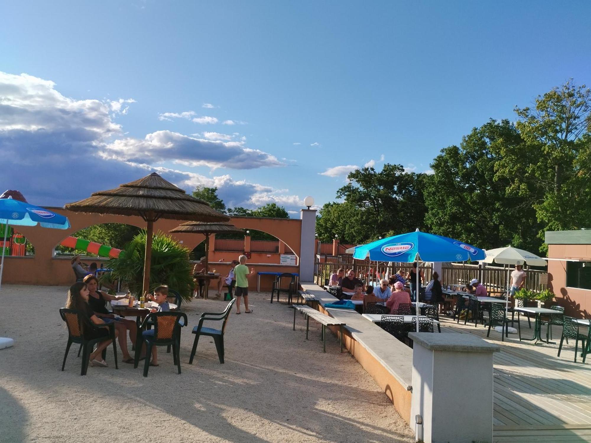 אלבון Camping Domaine De Senaud מראה חיצוני תמונה