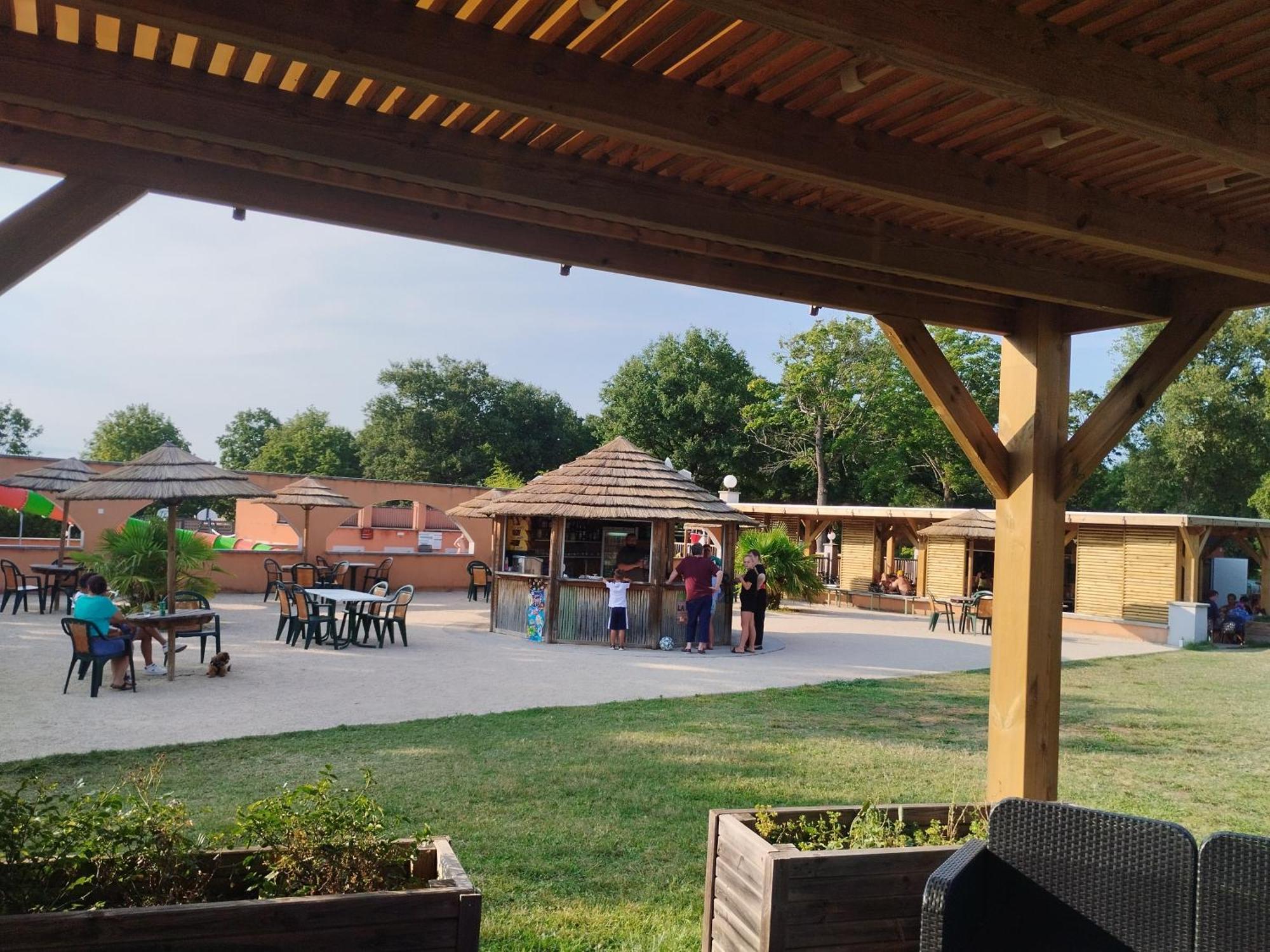 אלבון Camping Domaine De Senaud מראה חיצוני תמונה